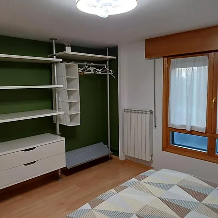 Puerta Del Pirineo Apartment *