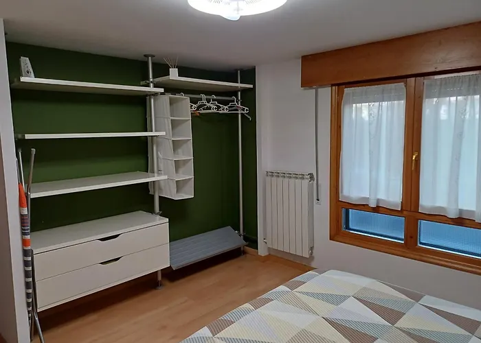 Puerta Del Pirineo Apartment *